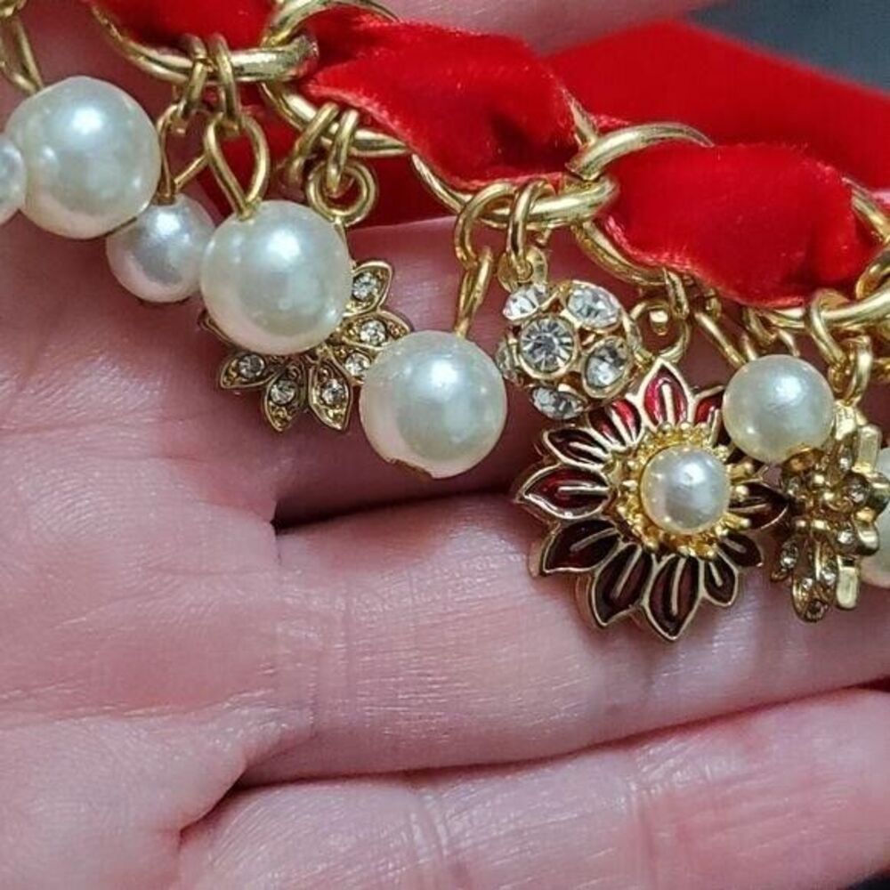 Holiday Lane gold tone poinsettia charm bracelet